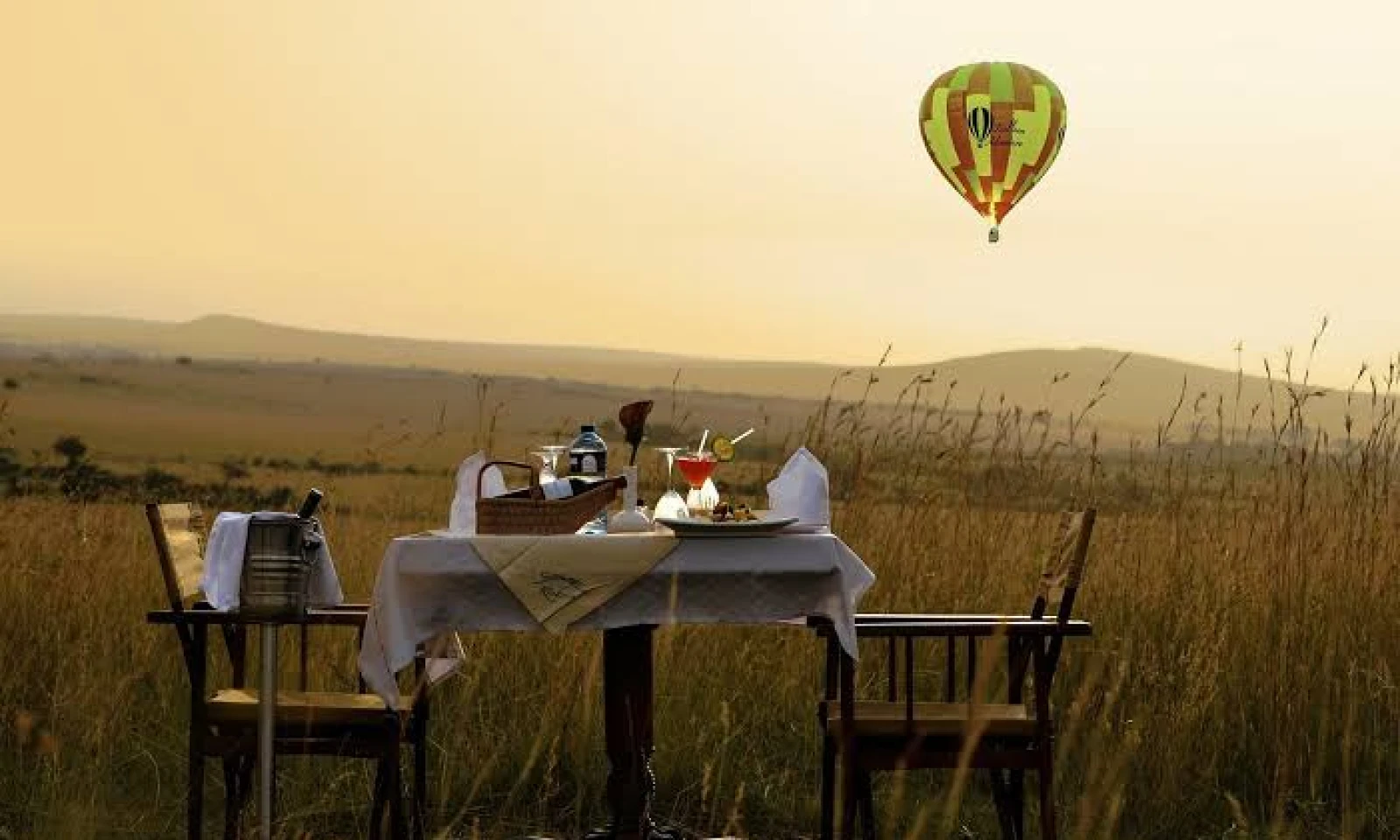 Masai Mara – Sunrise Balloon Safari & Migration Experience