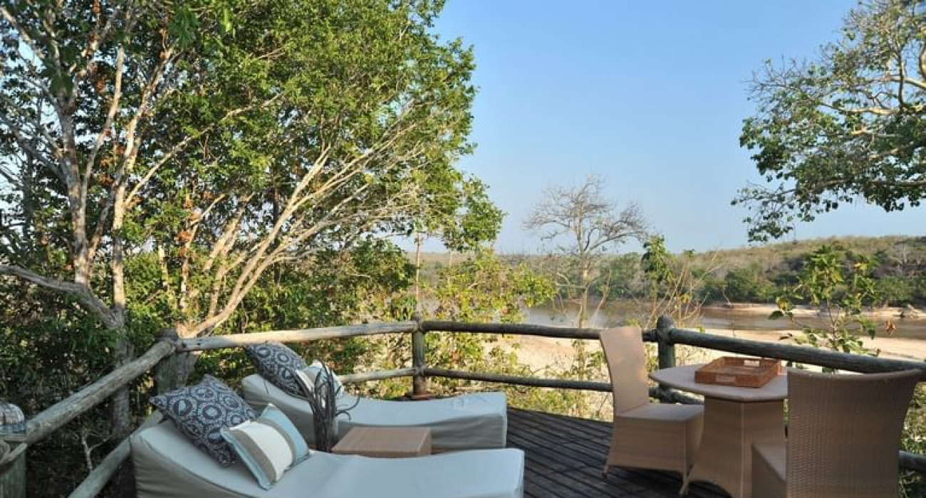Serena Mivumo River Lodge
