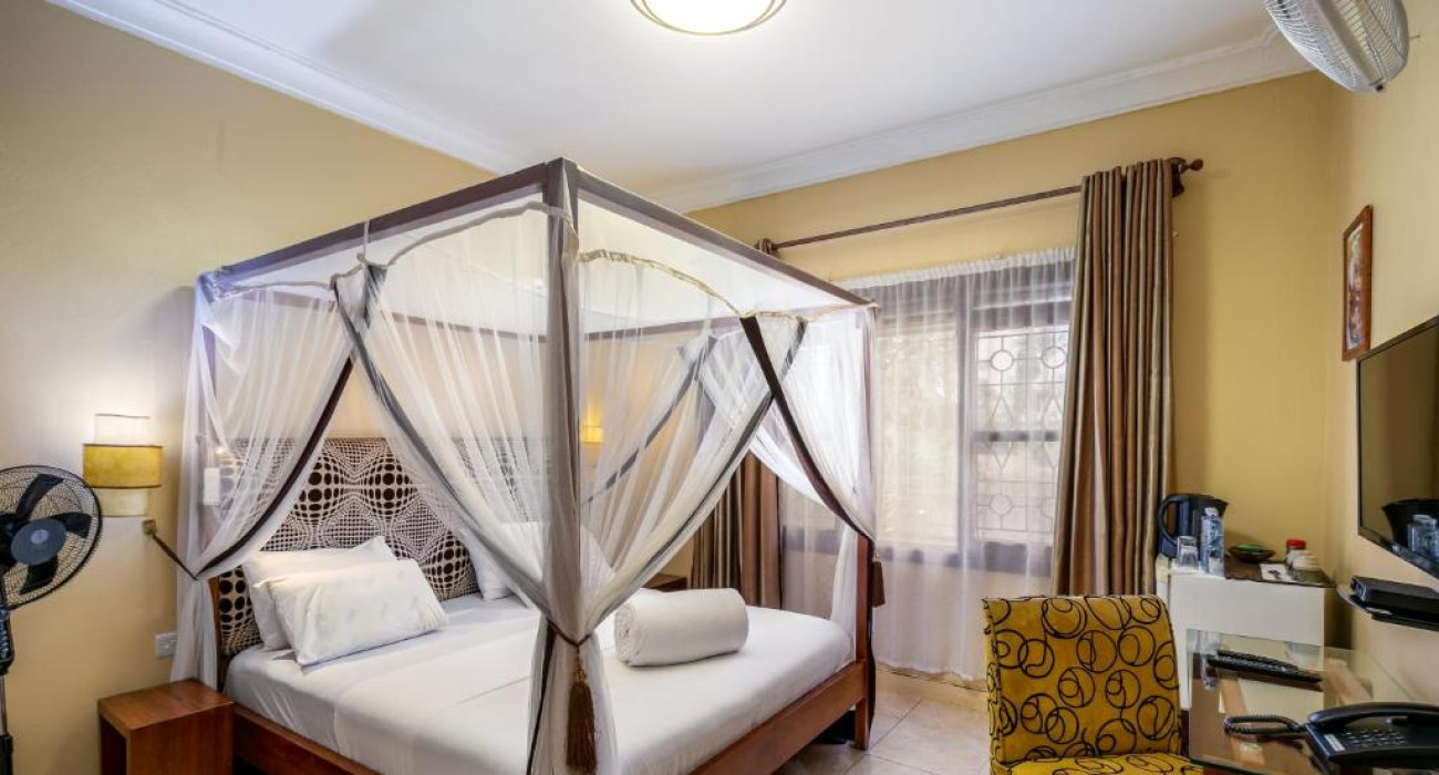2 Friends Beach Hotel