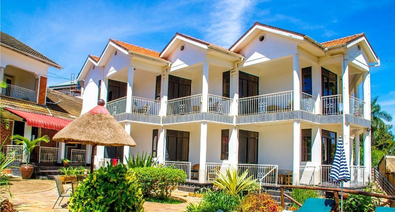 2 Friends Beach Hotel