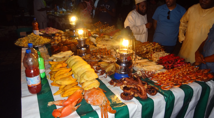 Experience a Night at Forodhani Gardens Food Market